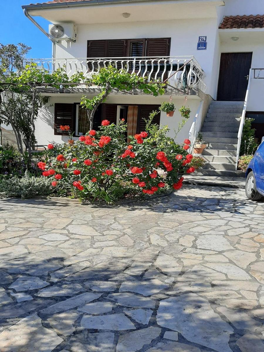 Apartment by the Beach - Housity