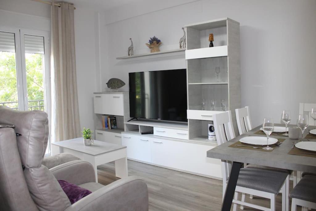 Apartamento céntrico. Wifi. Parking incluído. - Housity
