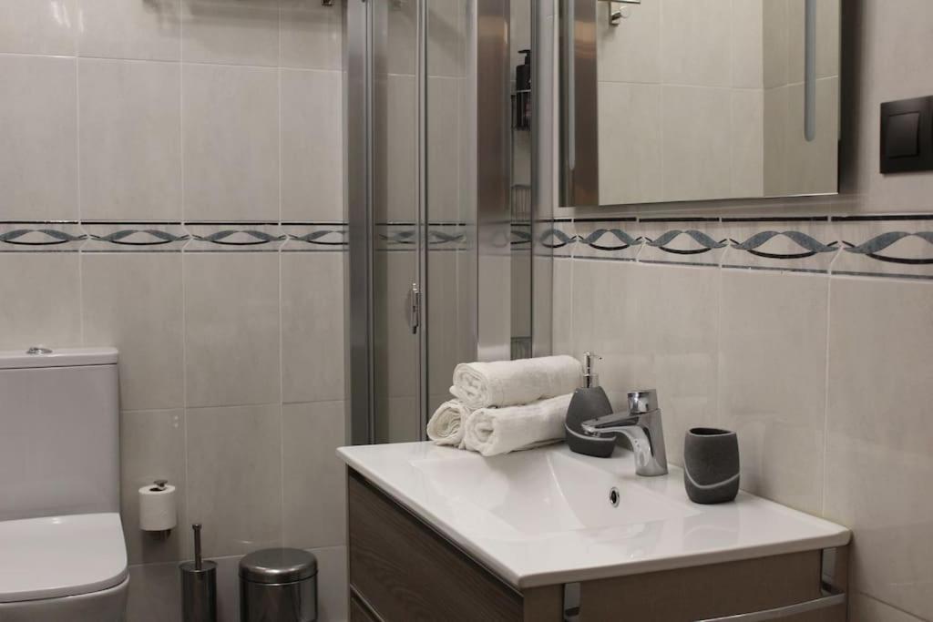 Apartamento céntrico. Wifi. Parking incluído. - Housity