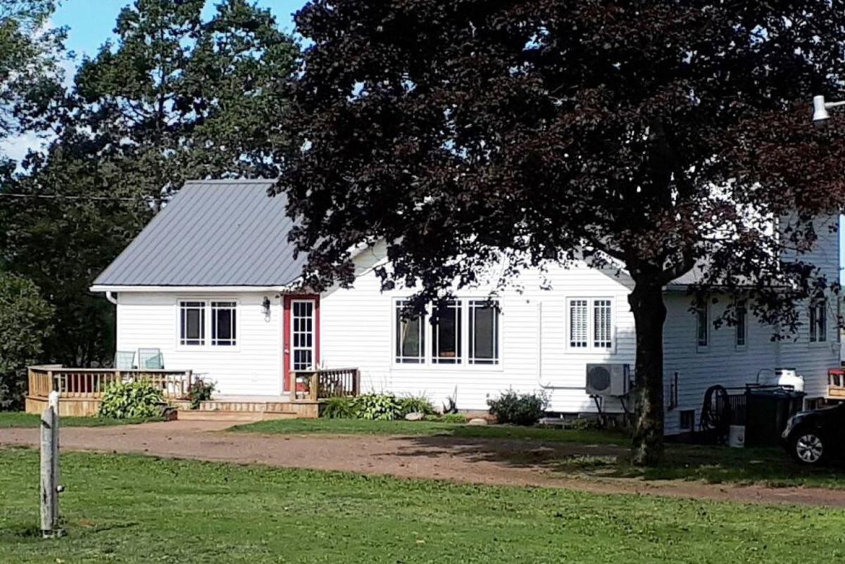Golfers Haven 4 bd 20 min Chtown Central PEI - Housity