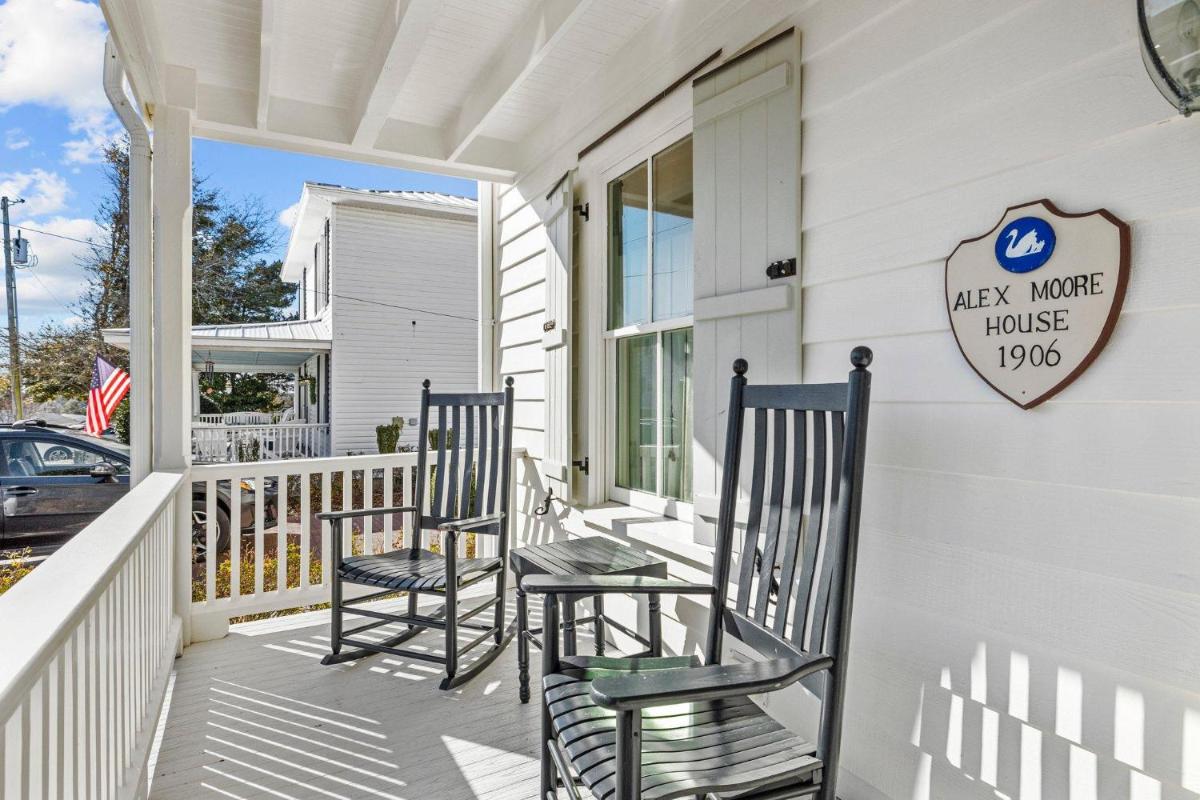 Alex Moore House - Housity