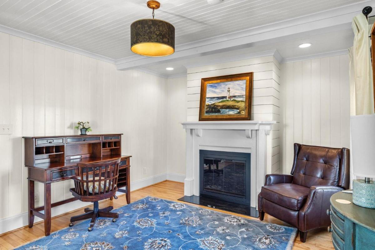 Alex Moore House - Housity