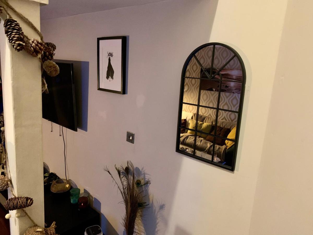 Lovely 2-Bed House in Bramley with Field View - Housity