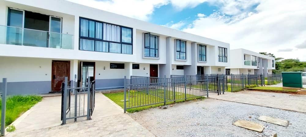 Chichi Luxurious- Black Lechwe - Housity