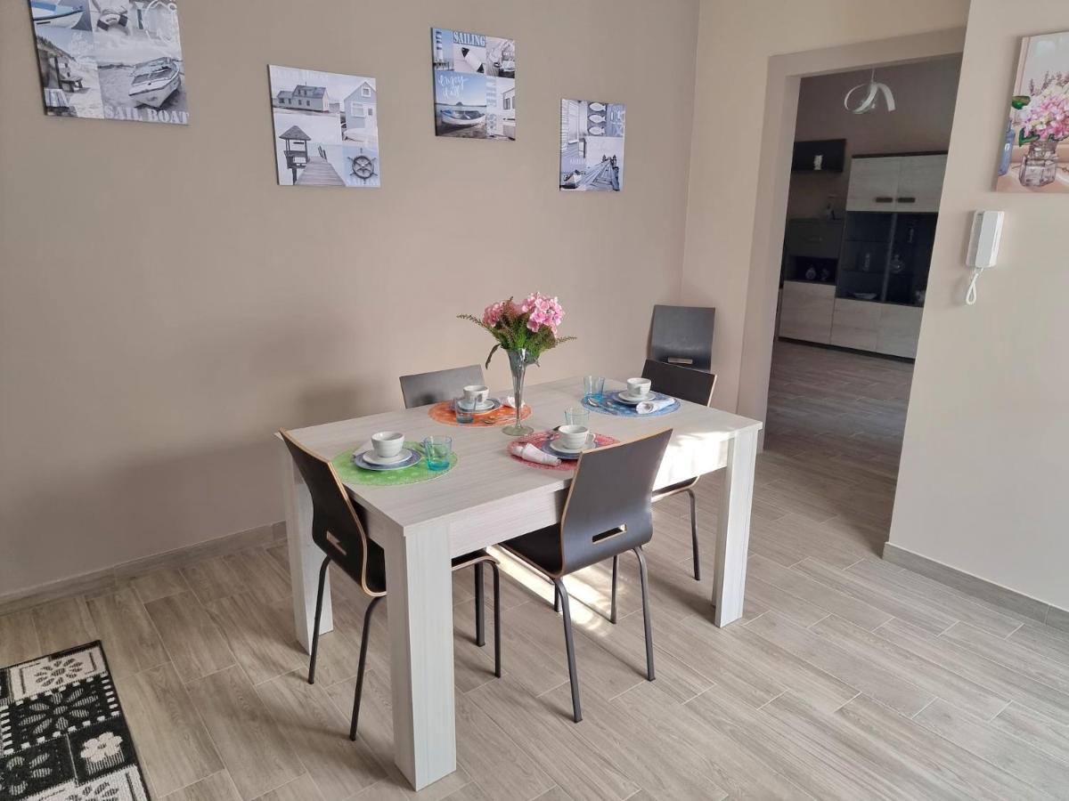 Emy House - Housity