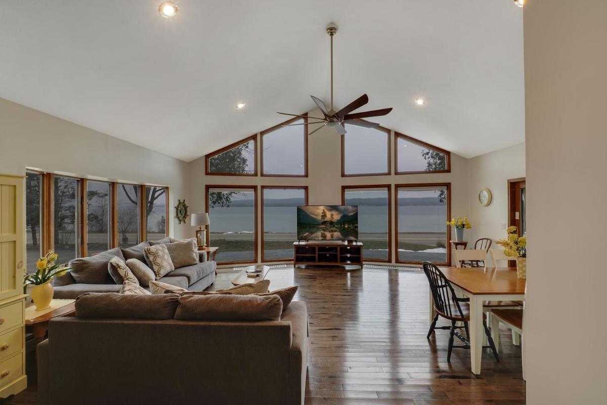 Lakeshore Dreams - Housity