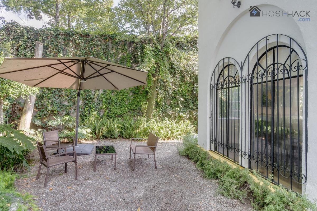 Refurbished Mansion with Garden & Patio in Las Lomas - Monte Blanco - Housity