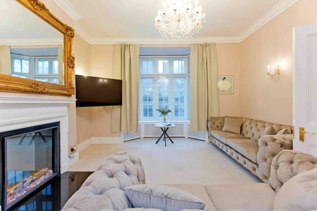Beautiful Iconic 4 Bedroom House by Regents Park - Housity