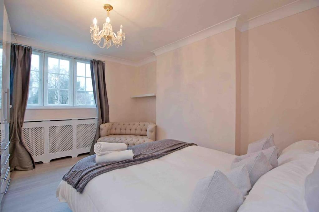 Beautiful Iconic 4 Bedroom House by Regents Park - Housity