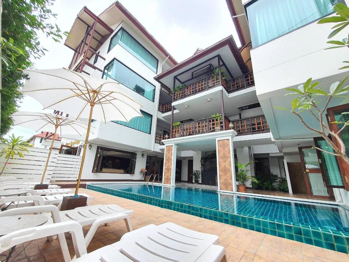Goldenbell Hotel Chiangmai - Housity
