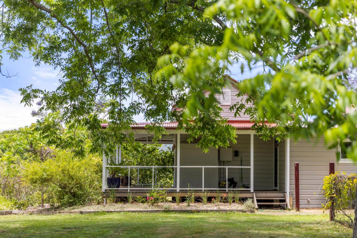 4 Bedroom Farm Cottage on the Bellinger River - Housity