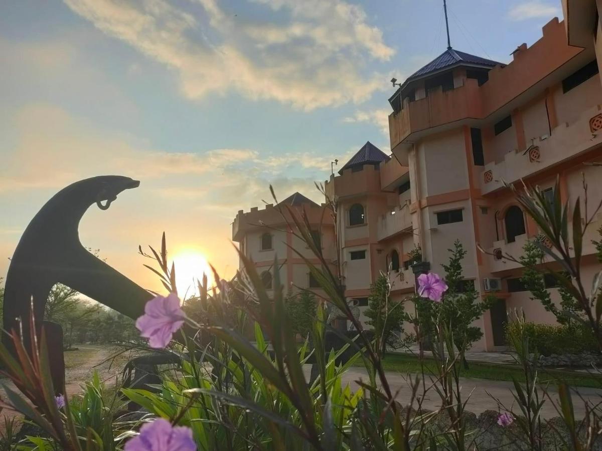 Lake Castle - Housity