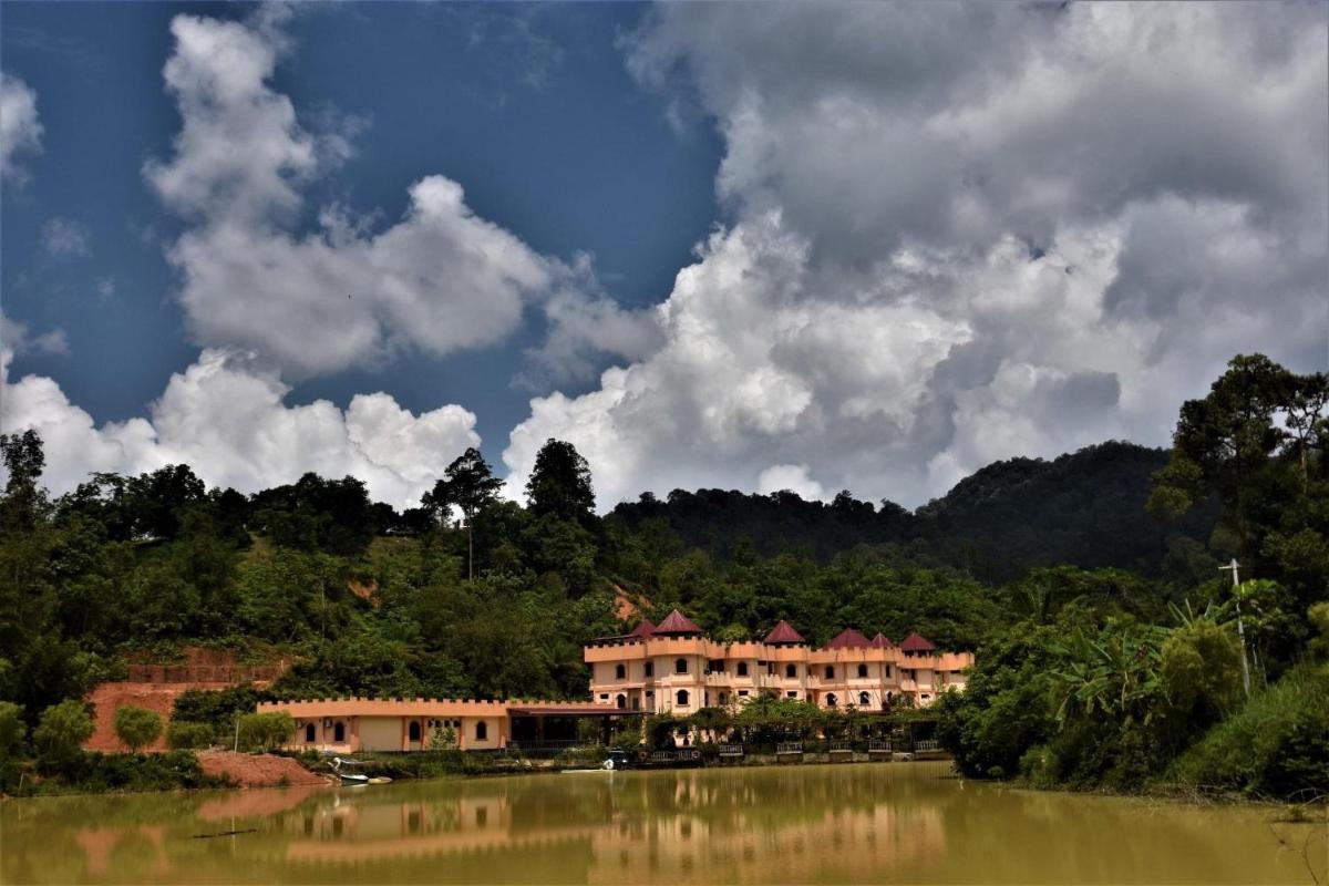Lake Castle - Housity