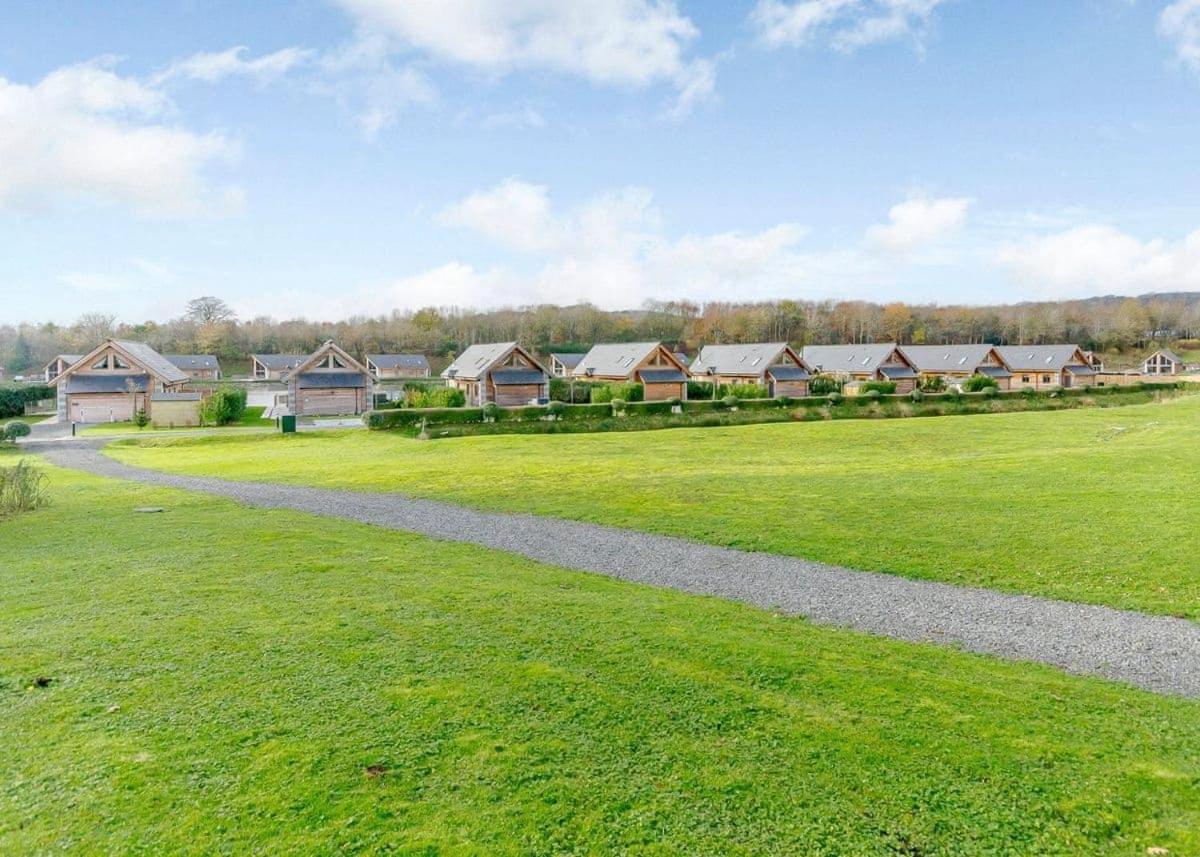 Twin Lakes Country Club - Housity