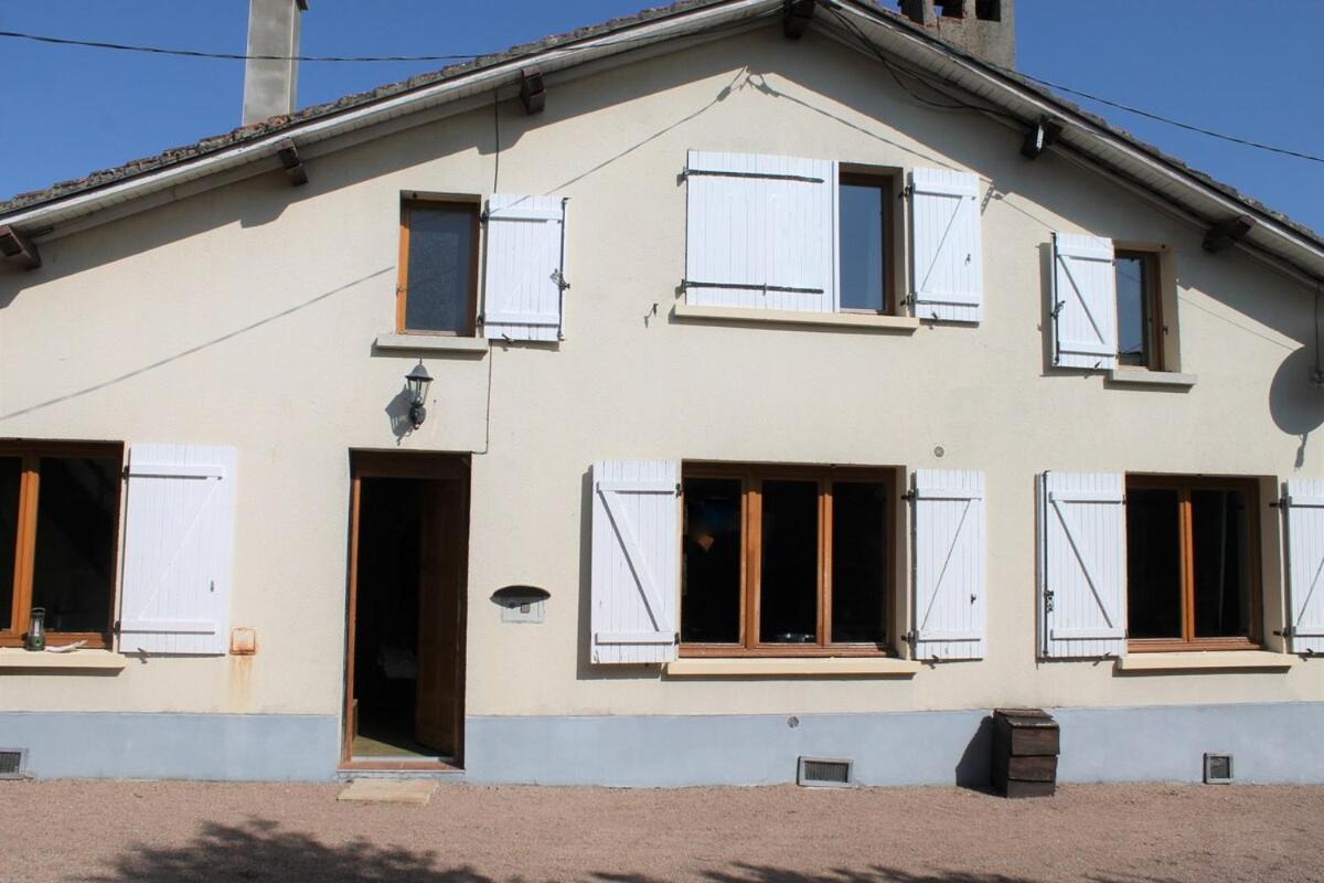 Auvignac House, a spacious property for 20 people. - Housity