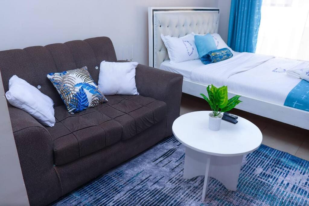 LaMeg2 Furnished Studio with Pool - Kiambu Rd - Housity