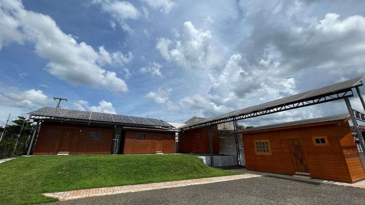 Lindos e novos Chalés na região central de Foz - Housity
