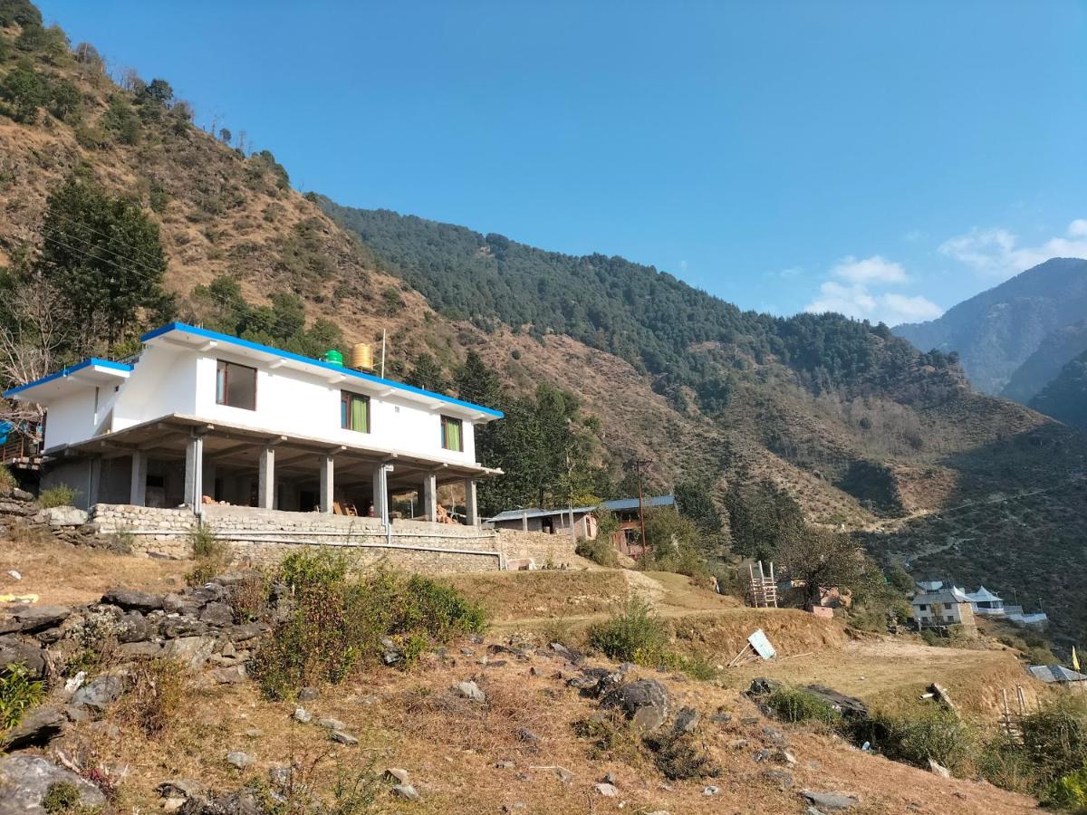 RATTAN HOUSE - Housity
