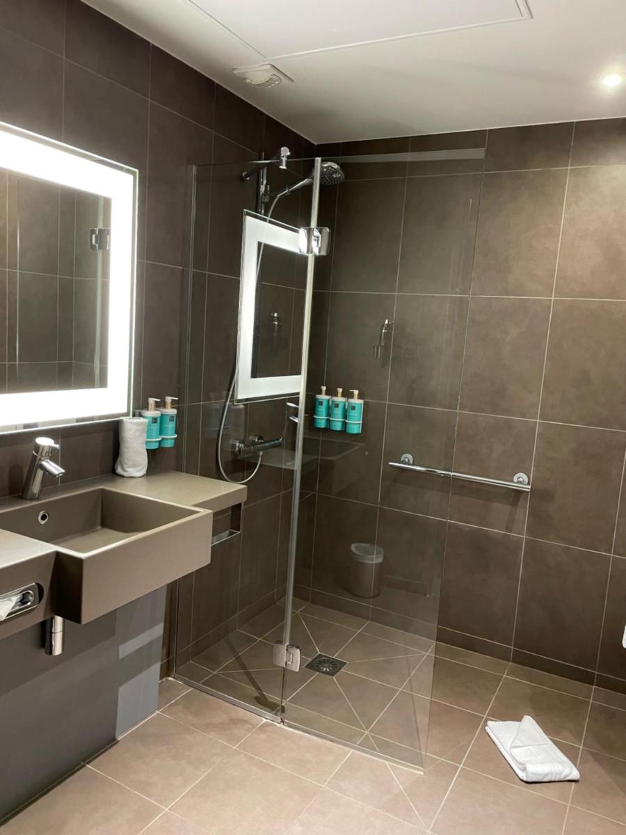 Salle de bains dans l'établissement Novotel Fontainebleau Ury