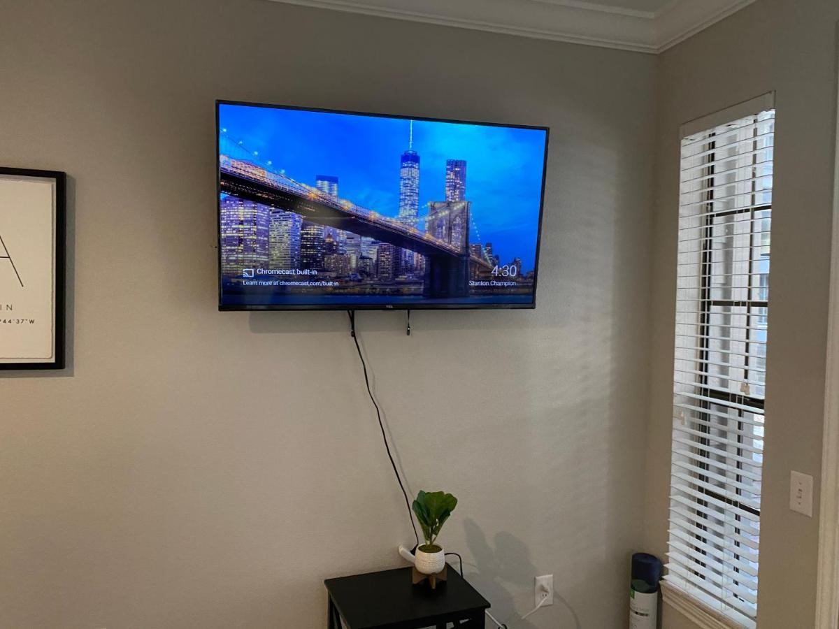 Amazing Houston Apartment with Pool+ Fast Internet - Housity