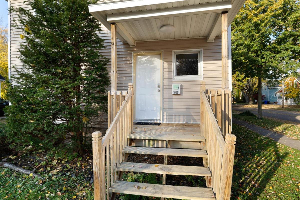 Division Street Digs - Housity