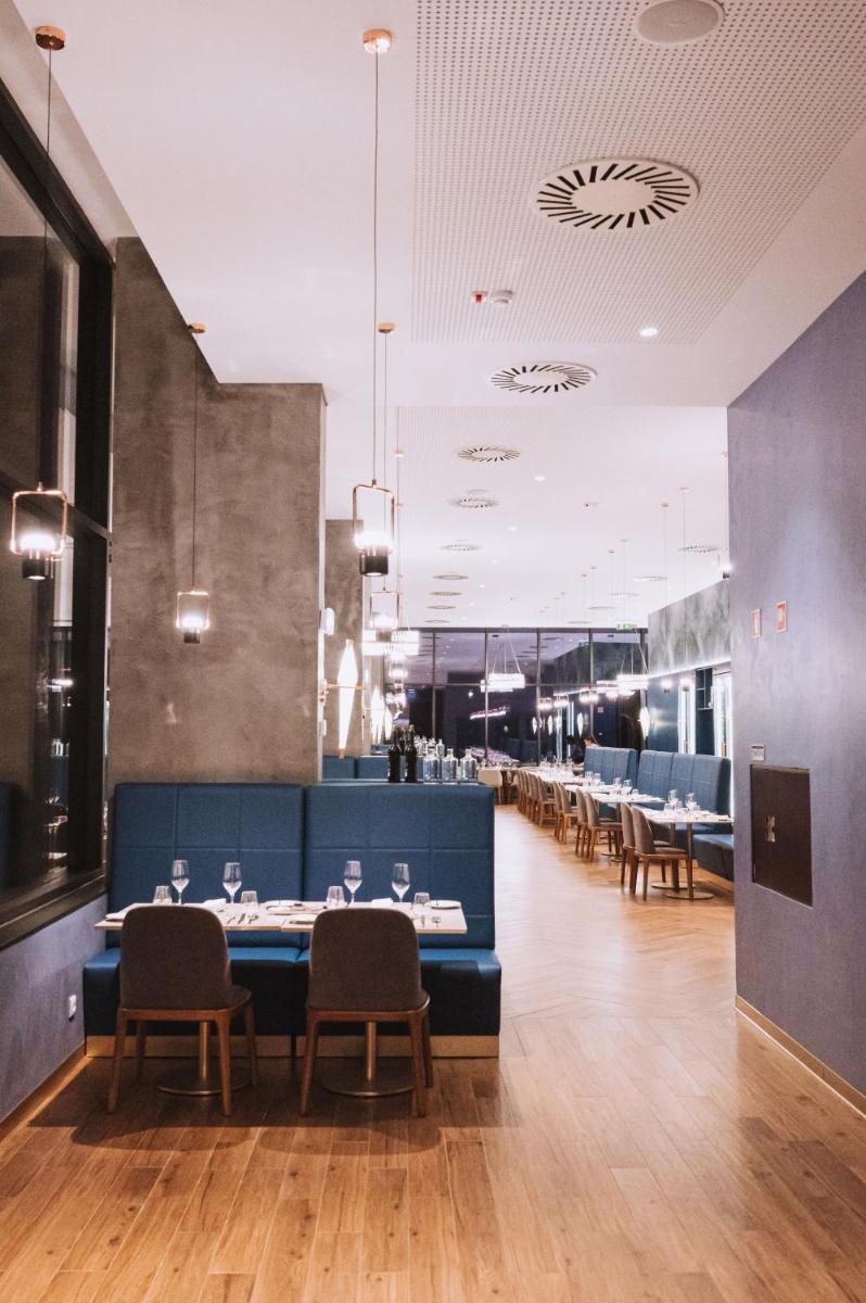 Uma área de estar em Sines Sea View Business & Leisure Hotel