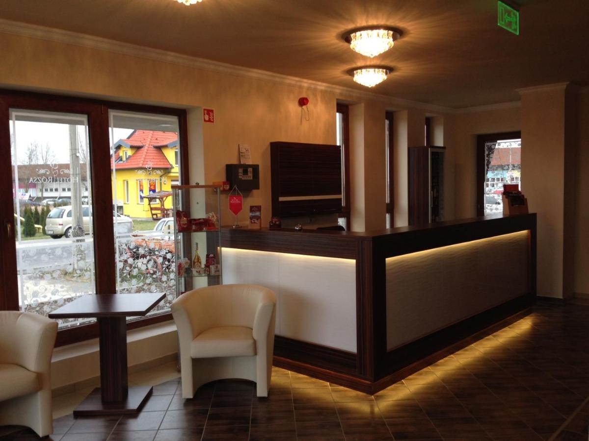 Hotel Rózsa Csárda - Housity
