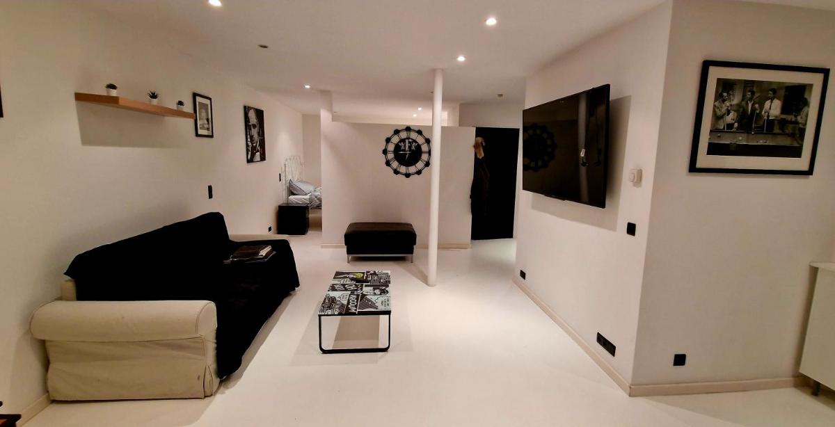 Luise Hollywood - Housity