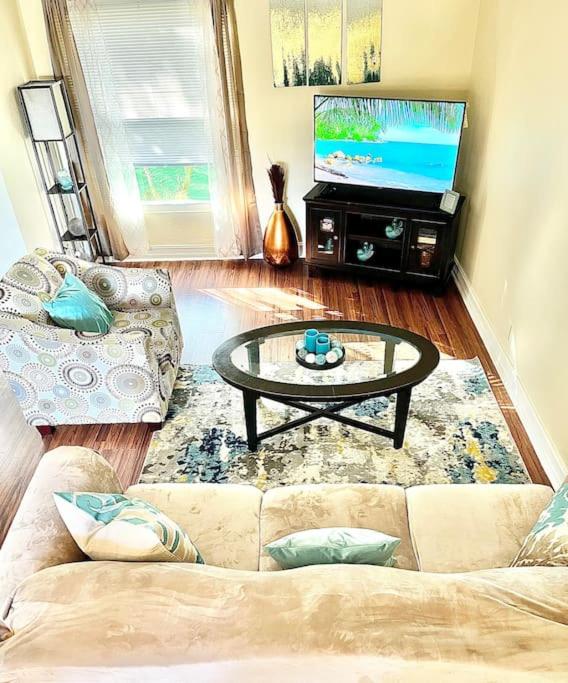 Cozy Two story Townhouse, 5 Minute Drive to Beach - Housity