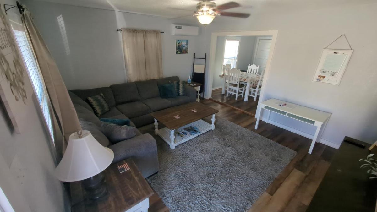 Cozy Unique 3 bedroom near Brazos River - Housity