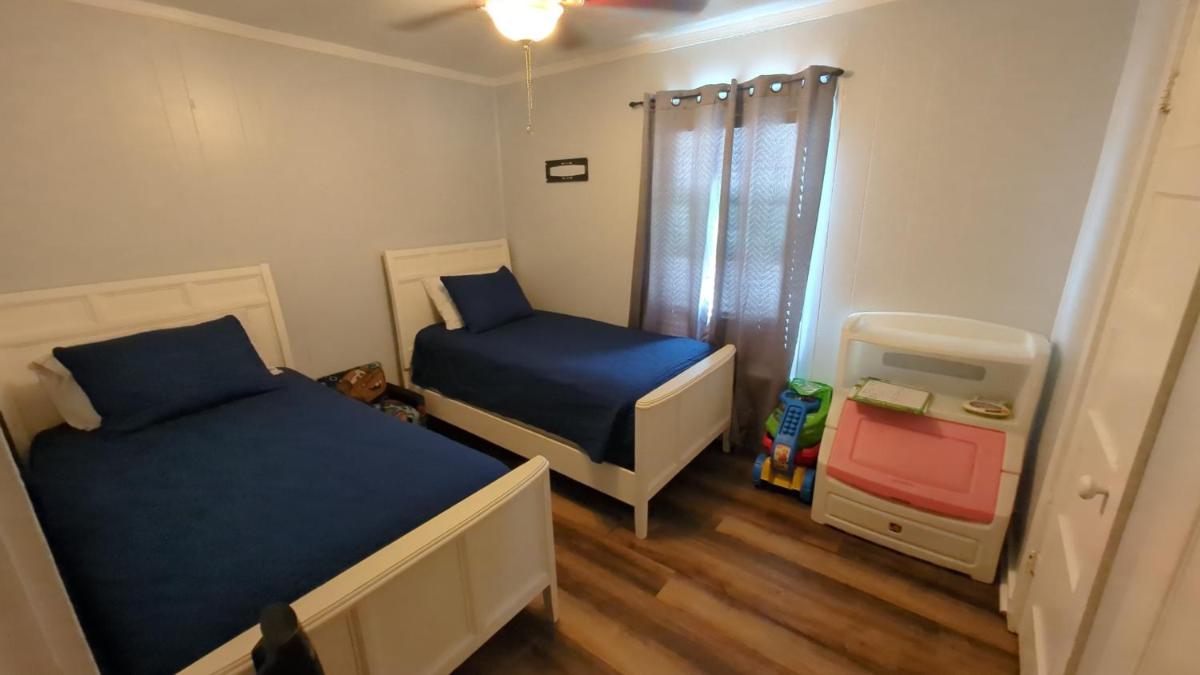Cozy Unique 3 bedroom near Brazos River - Housity