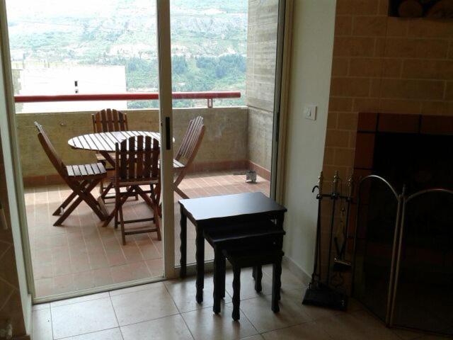 Azalea Chalet - Housity