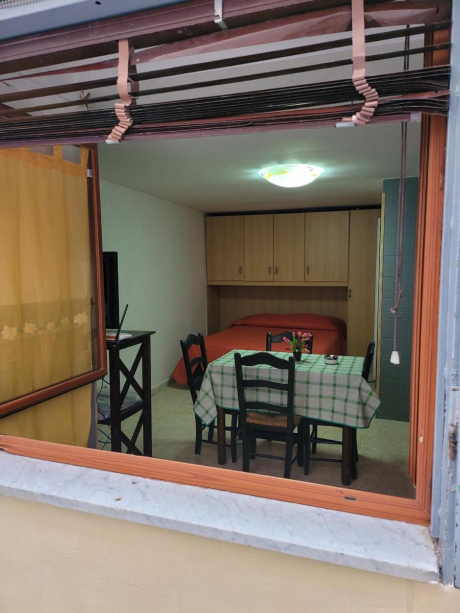 'O VASCIO E PULCINELLA - Housity