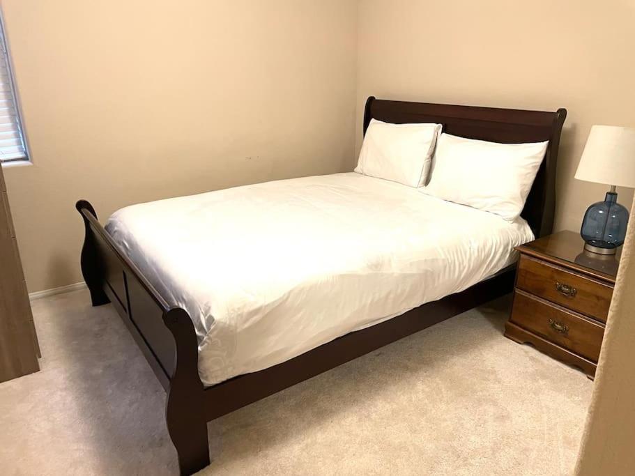 R1-Entire house in peaceful neighborhood - Housity