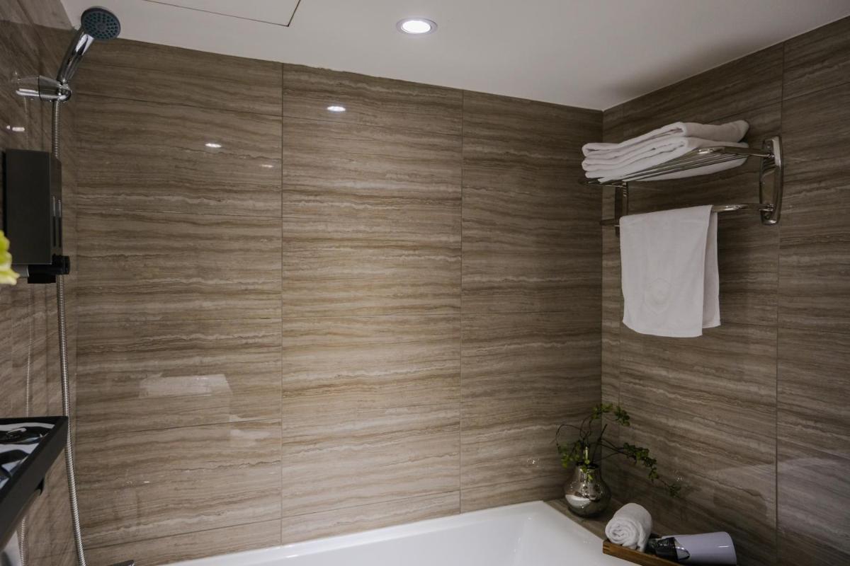 Giant Rich Hotel - Housity