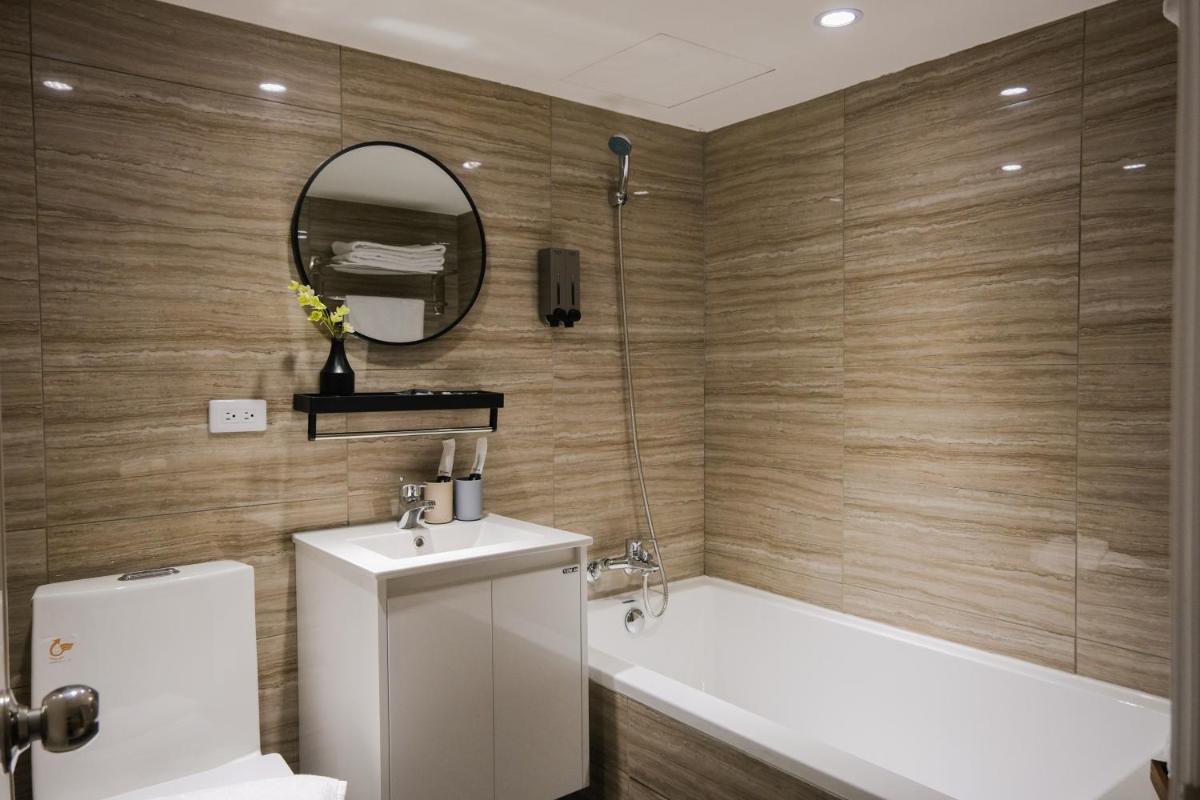 Giant Rich Hotel - Housity