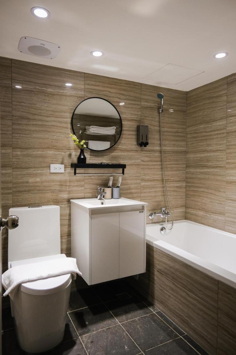 Giant Rich Hotel - Housity