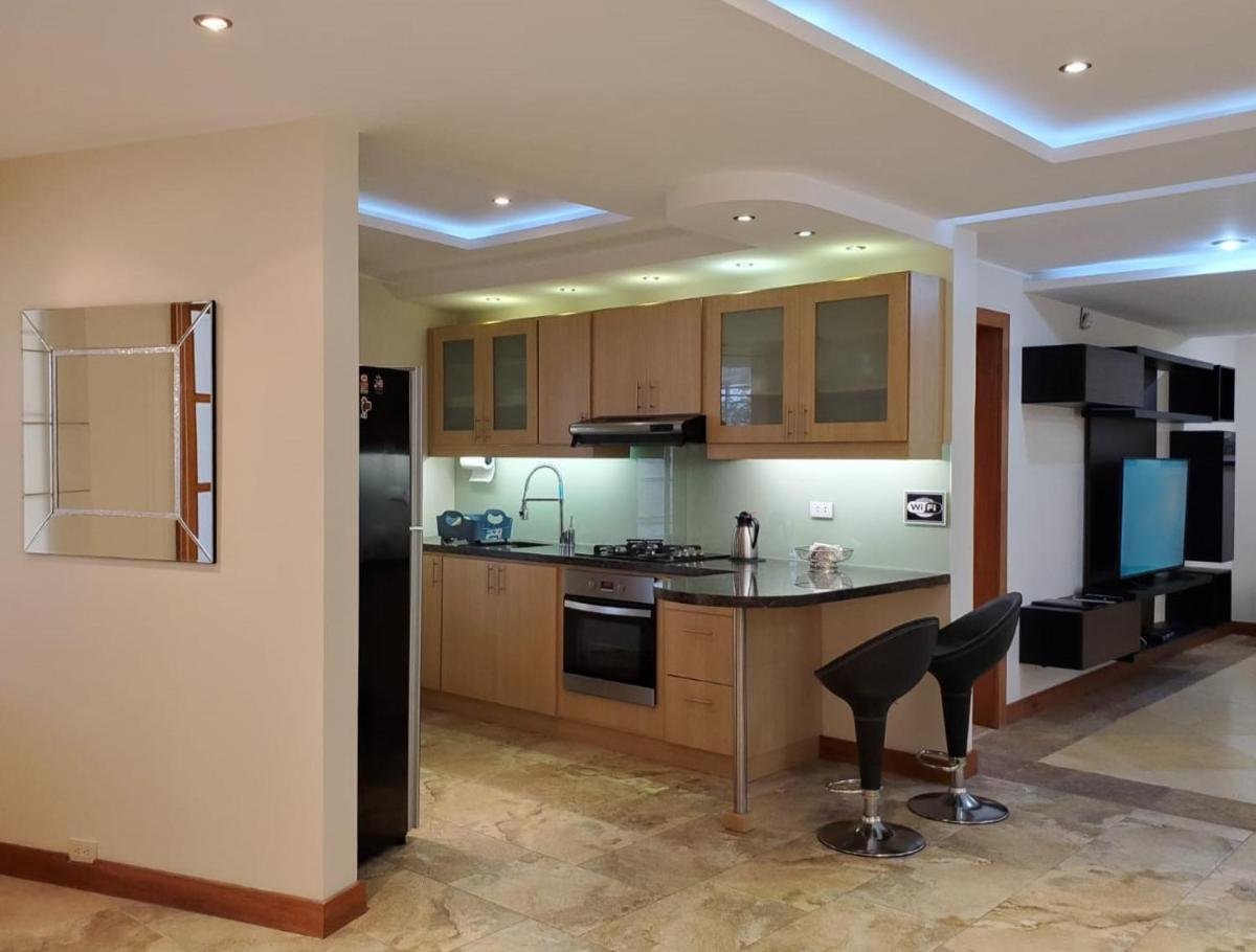ELEGANTE SUITE CUMBAYA QUITO - Housity