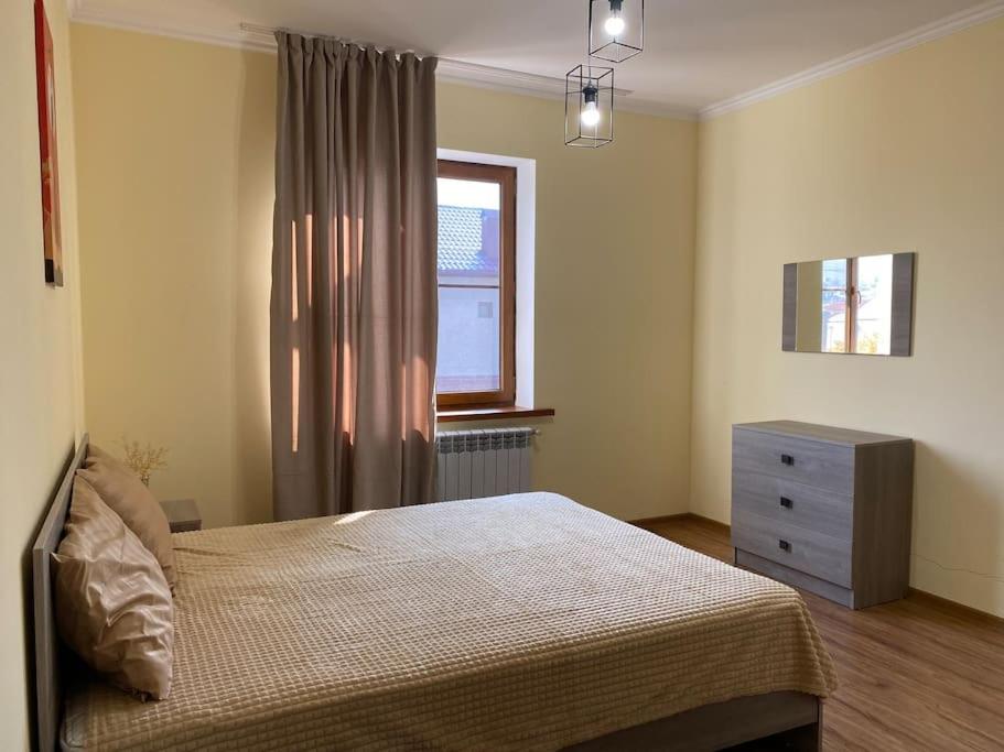 Suitetrails - House in Yerevan with backyard&garage