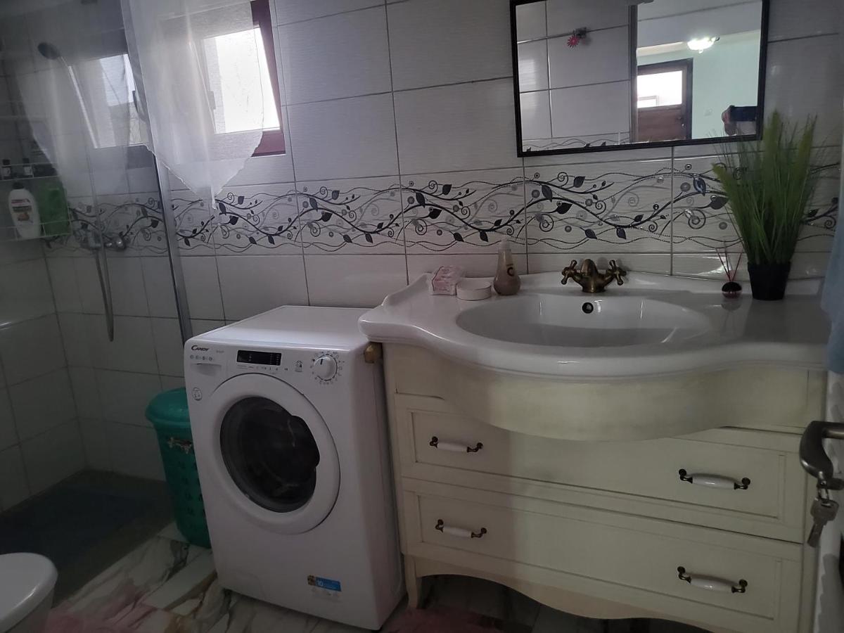 Apartament cu terasa si gratar - Hizvo