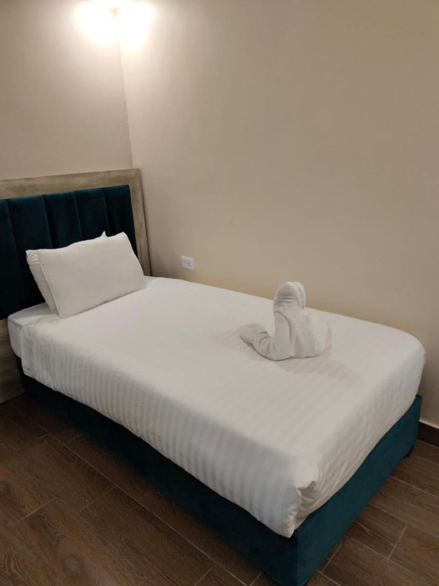 Old Street Apartment - Housity