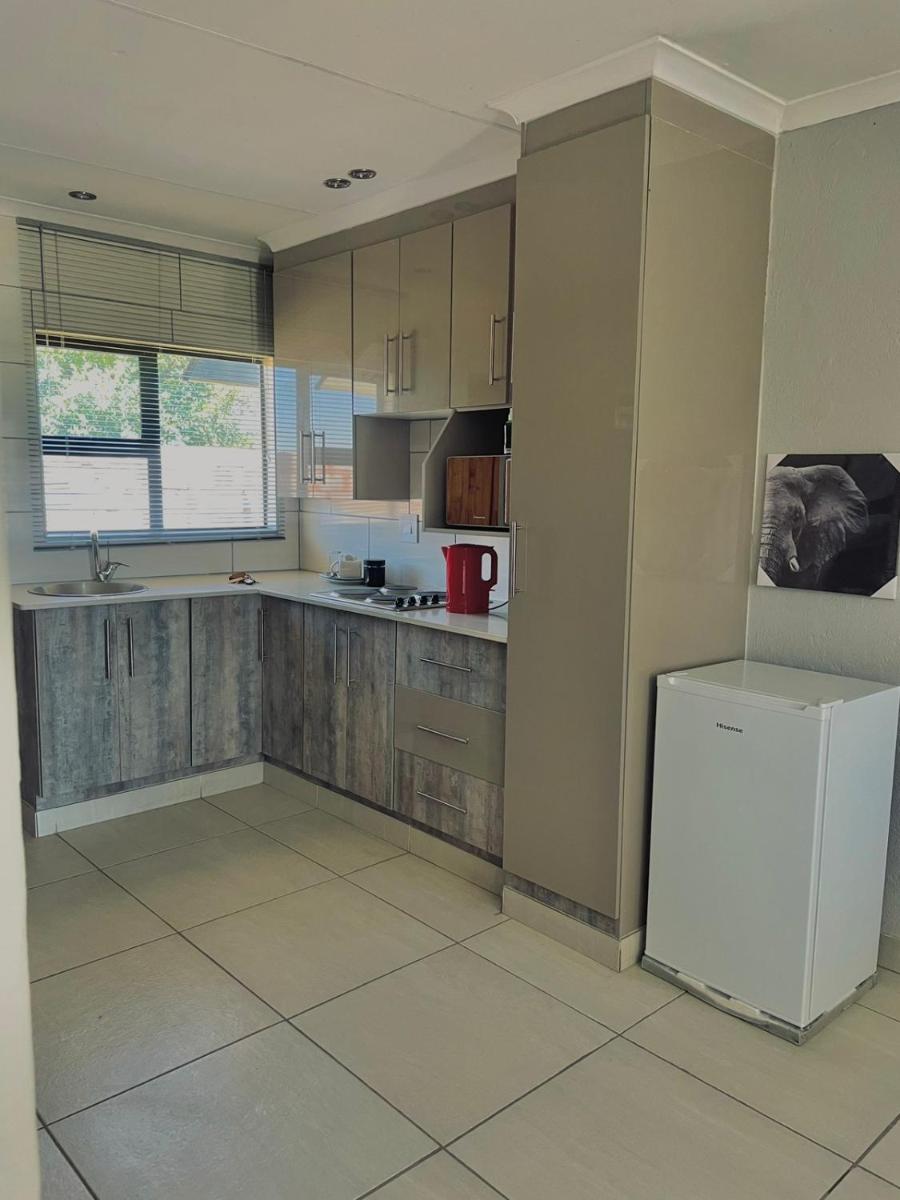 THABAKGOLO GUEST HOUSE - Housity