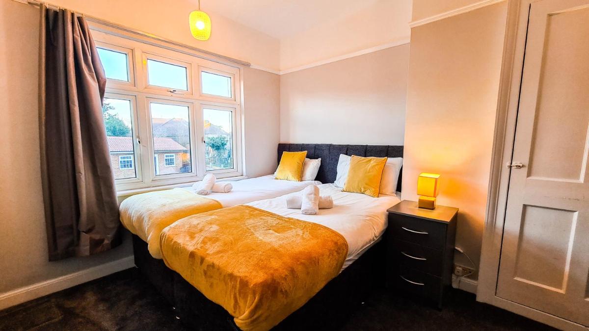 Modern Contractor Housing - FREE WiFi and parking! - Housity