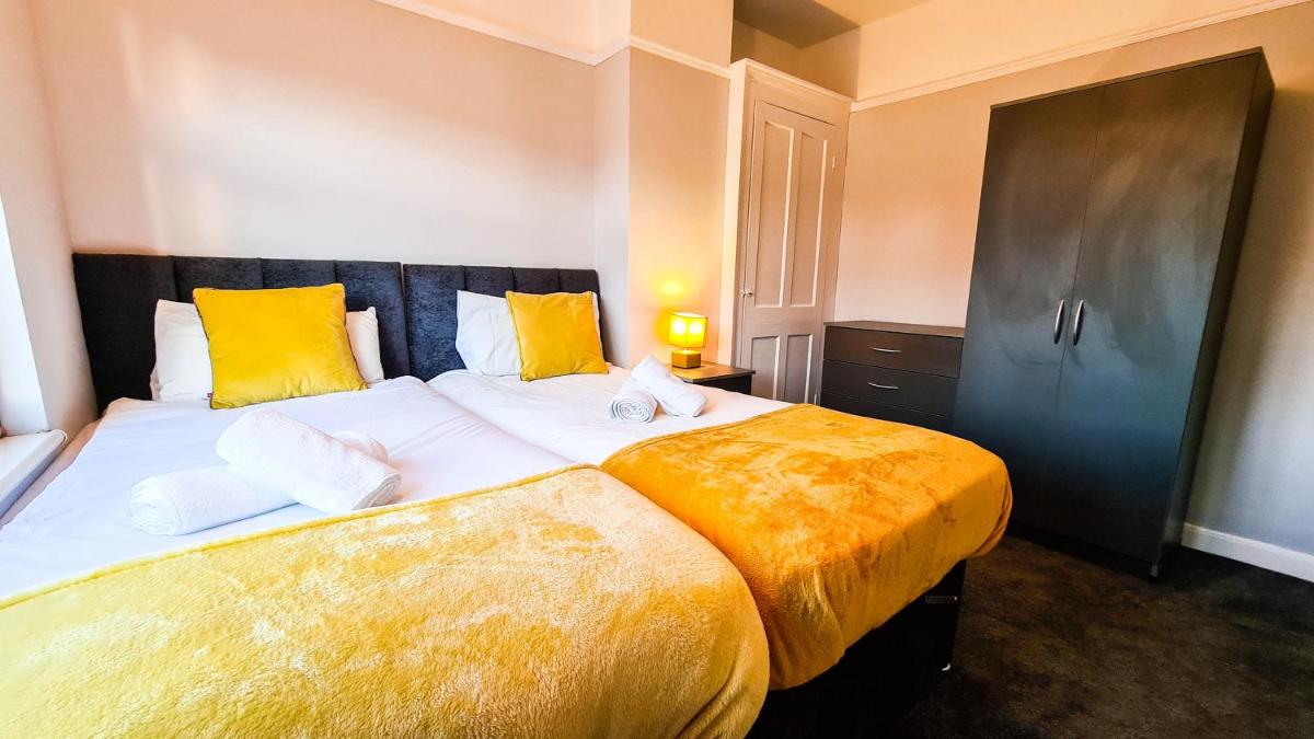 Modern Contractor Housing - FREE WiFi and parking! - Housity