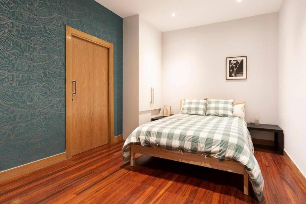 Bilbao Guggenheim Apartment by Getxo Garden Houses - Housity