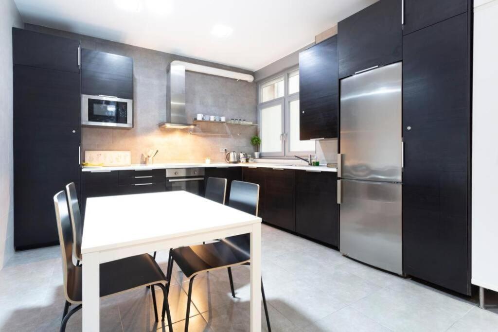 Bilbao Guggenheim Apartment by Getxo Garden Houses - Housity