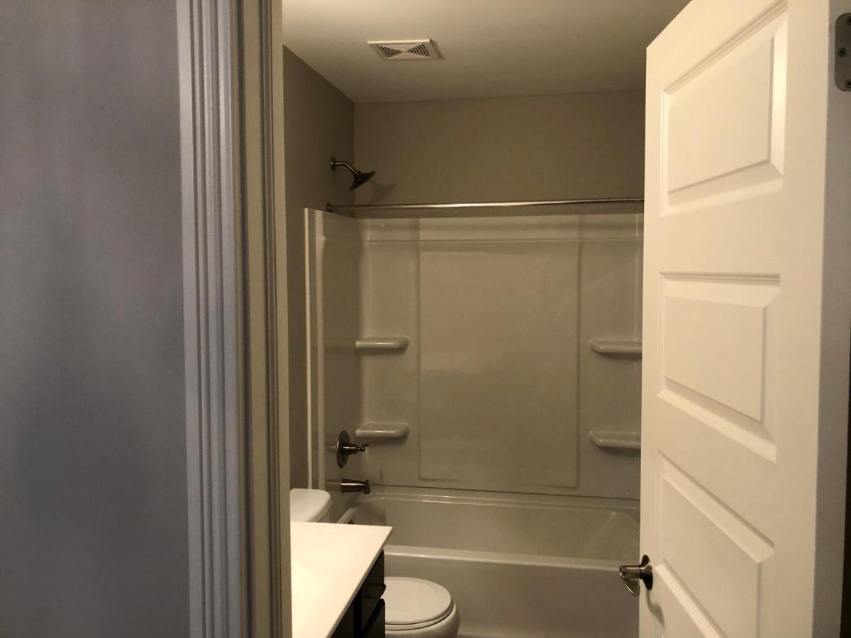 Lakefront view private bedroom and bathroom with kitchen - Housity