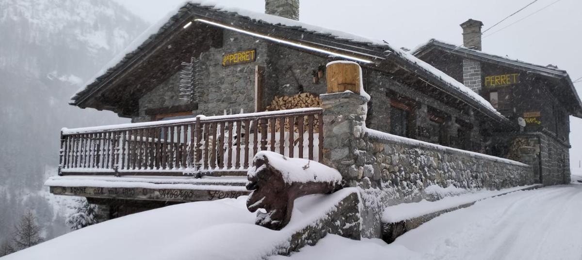 Hotel & Restaurant Perret - Mountain People - Housity