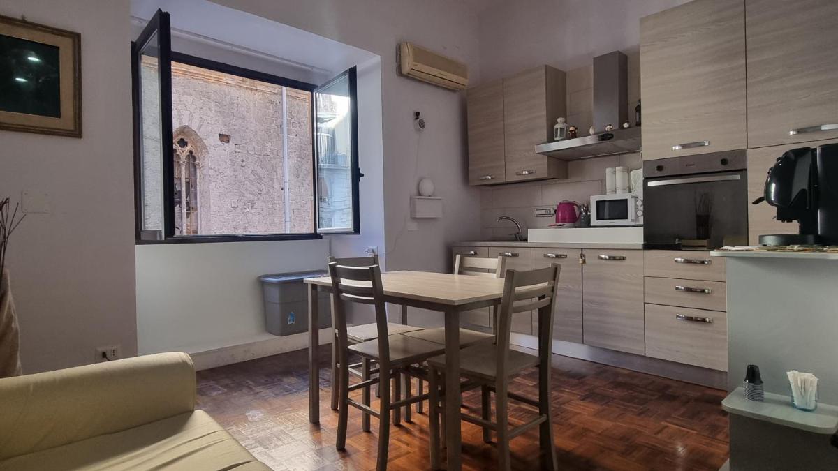 Suitetrails - Archivio Storico Napoli Centro