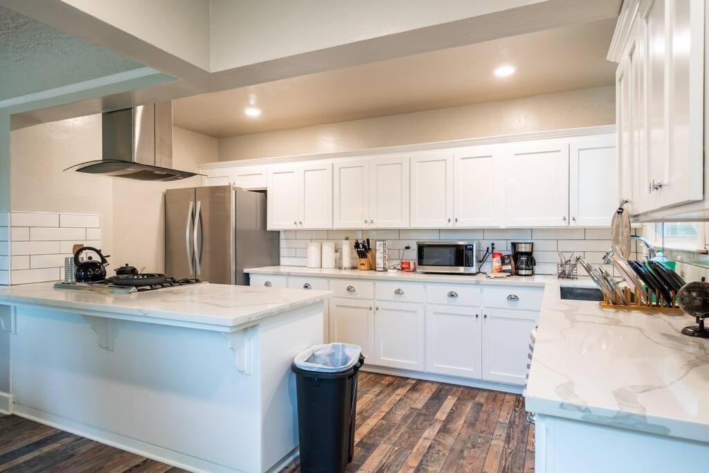 Charming House French Vanilla Marble Kitchen - Housity